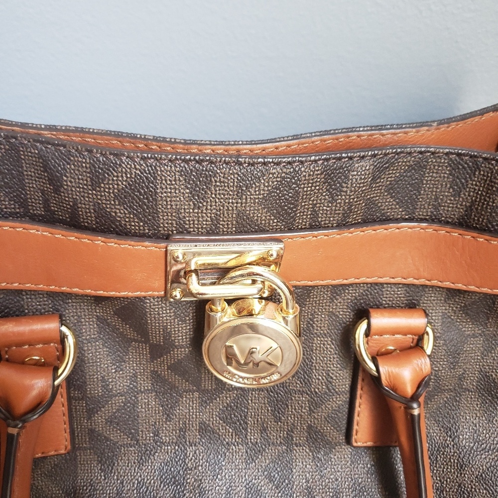 Purse - Picture 2 of 2